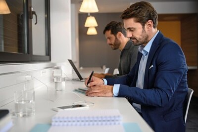 Une gamme complète de produits Hager pour équiper les bâtiments tertiaires