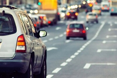 Trafic routier représentant un trajet moyen en  périphérie de ville