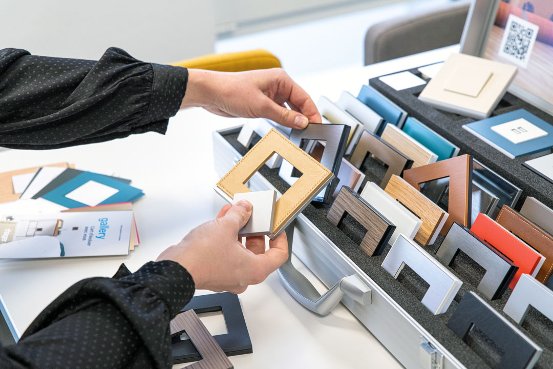 Appareillage mural et décoration pour vos clients Hager