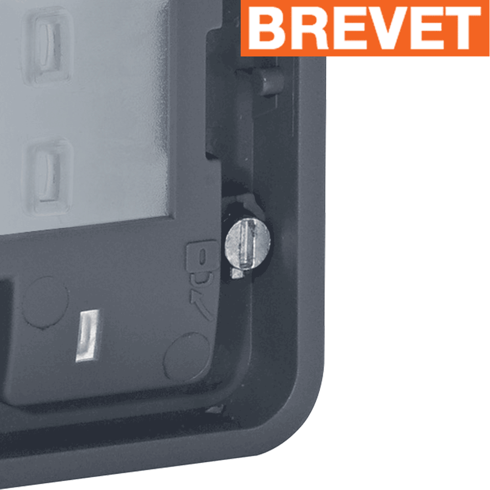 Appareillage mural cubyko de Hager, brevet vis 1/4 de tour