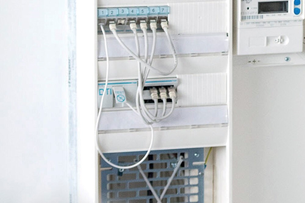 Coffret de communication Hager avec cordons de brassage