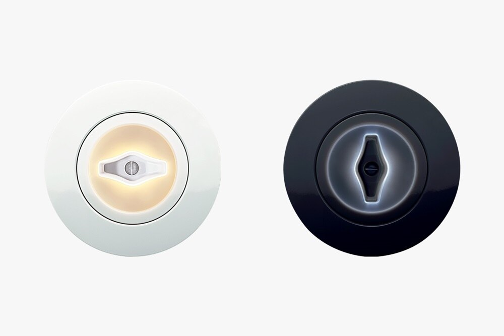 interrupteur 1930 alba de Hager bouton lumineux en position  signalisation et interrupteur 1930 nuit de Hager bouton lumineux en position témoin 