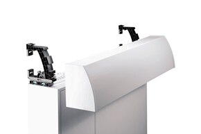 détail de la goulotte de jonction d'une armoire univers - Hager