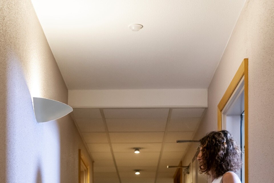 Pilotage de l'éclairage dans les zones communes de copropriétés avec les détecteurs Hager