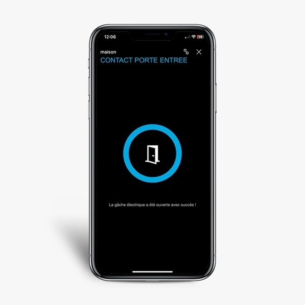 Les ouvrants pilotés en KNX par domovea de Hager sur un smartphone