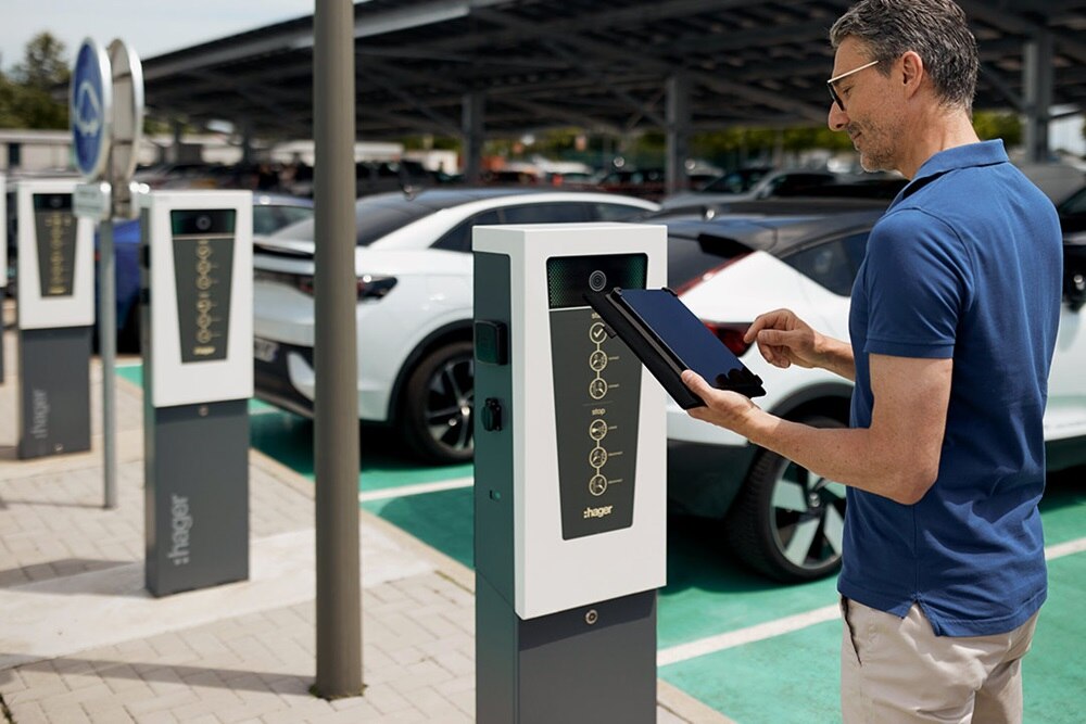 Bornes de recharge pour véhicules électriques Hager Witty et