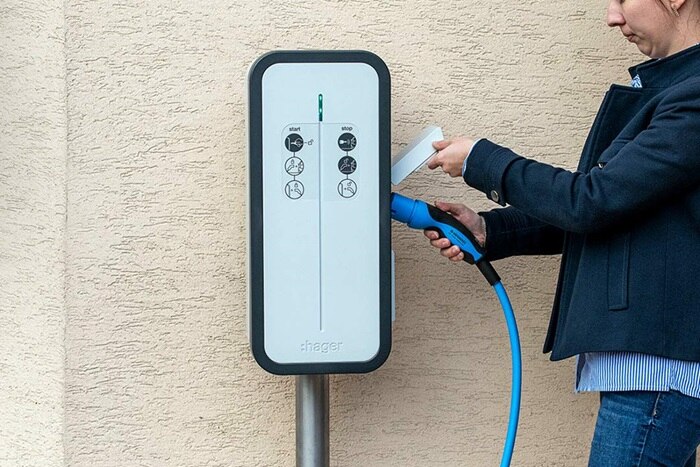 witty start - borne de recharge voiture électrique | Hager