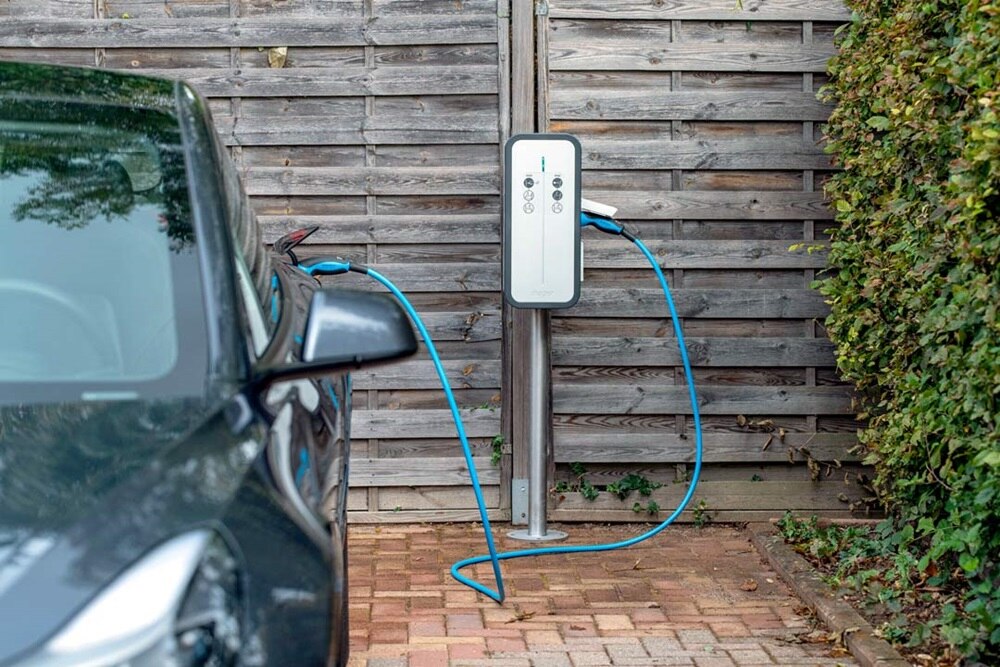 Bornes de recharge pour véhicules électriques Hager Witty et