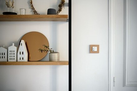 appareillage mural gallery, prises design bois