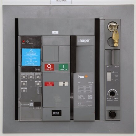 Réalisation chantier Hager, Centre de détention de Meaux (77), disjoncteur ouvert hw+ de Hager