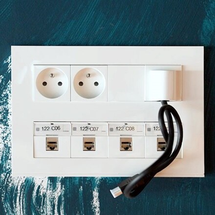 Chantier référence Hager, le stade de la Meinau à Strasbourg équipé avec les prises 2P + T et RJ45 gallery