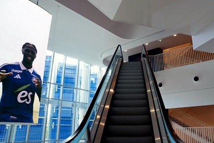 Escalator intérieur bâtiment stade de la Meinau Strasbourg