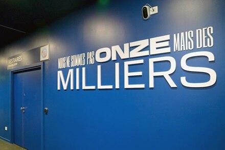 Nous ne sommes pas onze mais des milliers, hymne officiel du Racing Club Strasbourg Alsace