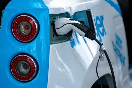 Rechargement électrique du véhicule 512 Hager pour le Rallye des Gazelles