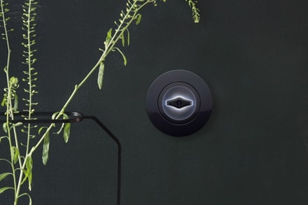 appareillage mural 1930 de Hager, finition night, fonctions enjoliveur rotatif avec voyant lumineux halo led