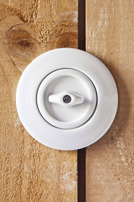 appareillage mural 1930 de Hager, plaque et interrupteur porcelaine de Rosenthal alba