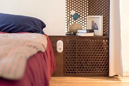 appareillage mural 1930 de Hager, plaque 2 postes, finition alba, interrupteur et prise