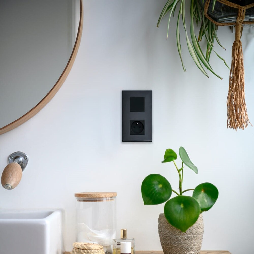 gallery, interrupteur, interrupteur et prises, prises murales,touche noire, interieur, decoration, couleur noire matiere massive, verre, matiere, verre noir fume, interrupteurs Hager, Hager gallery, interrupteur gallery, décoration moderne, décoration verre fumée, plaque noire, plaque double