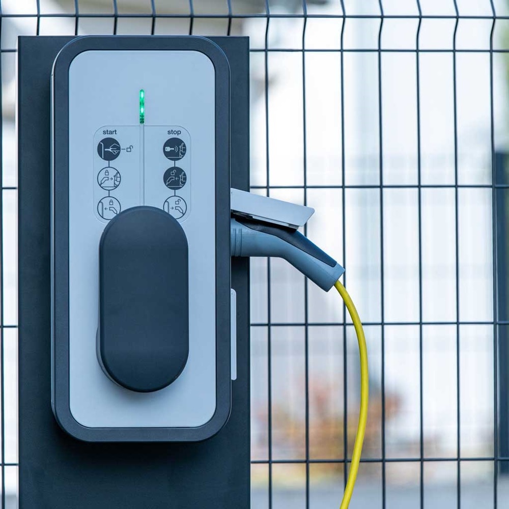 Borne de recharge Hager pour tous types de véhicules électrique ou hybrides rechargeable