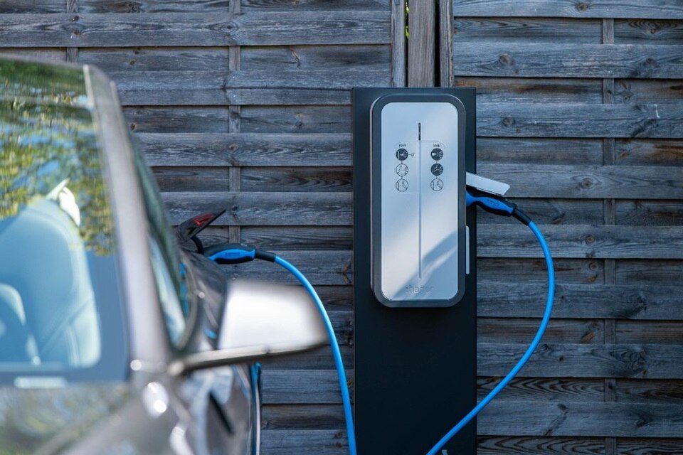 Borne de recharge witty pour véhicules électriques ou hybrides rechargeables