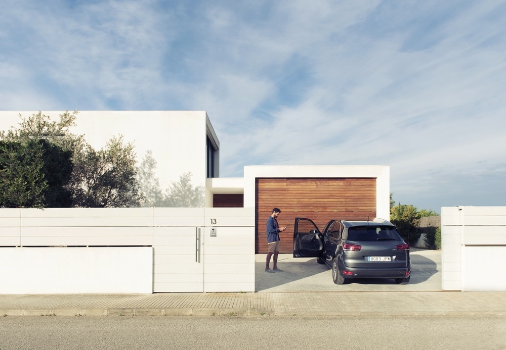 entre, maison, garage, garage motorise, garage automatise, ouverture automatise, ouverture, ouvrants, gere ses ouvrants, telecommande, domovea, Hager, domovea Hager