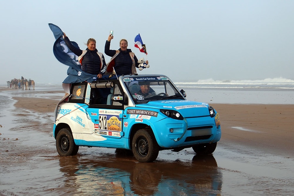 arrivée, fin, podium, catégorie e-gazelle, Bolloré Bluesummer, voiture électrique, team 512, plage, Essaouira