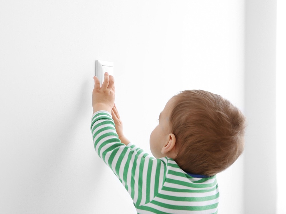 norme NF C 15-100, règle, normes, normes françaises, normes électriques, travaux électriques, travaux rénovation, rénovation électrique, rénovation, rénovation maison, mises aux normes, sécurité, sécurité électriques, prises, prises de courant, prises électrique, interrupteurs, interrupteurs Hager