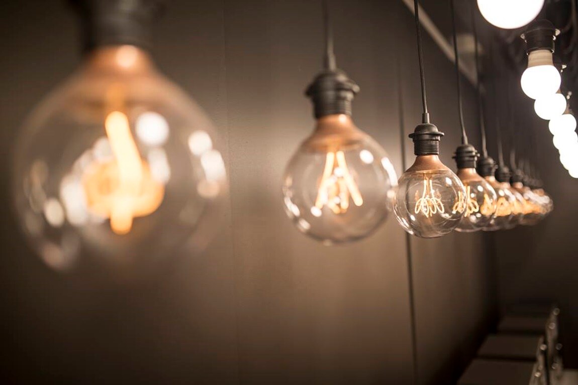Qui a inventé la lampe à incandescence ?