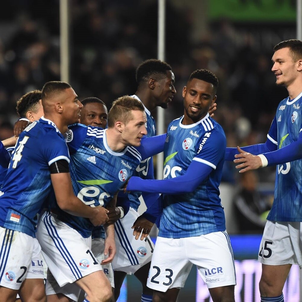 joueurs du RCSA sur le terrain après un but