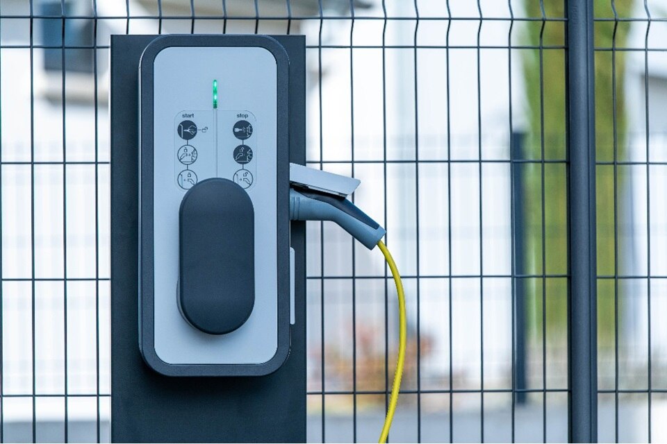 Borne de recharge witty Hager, rechargez votre véhicule électrique en toute sérénité