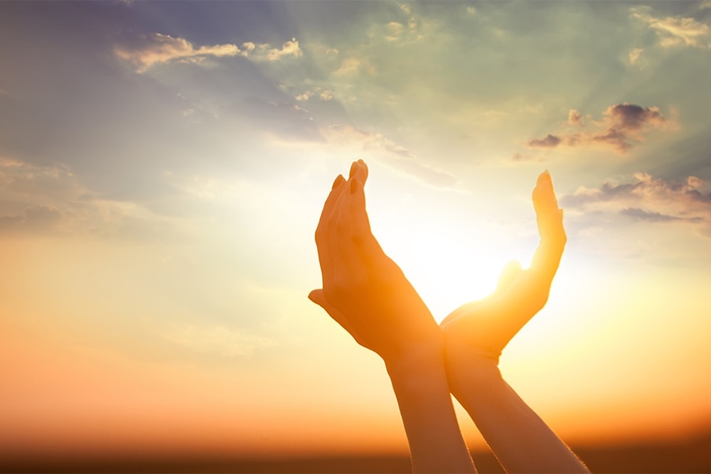 Le soleil, chaleur, énergie solaire, chauffage, recharge borne witty solar de hager