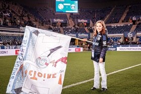 RCSA vs. PSG girl is holding a flag