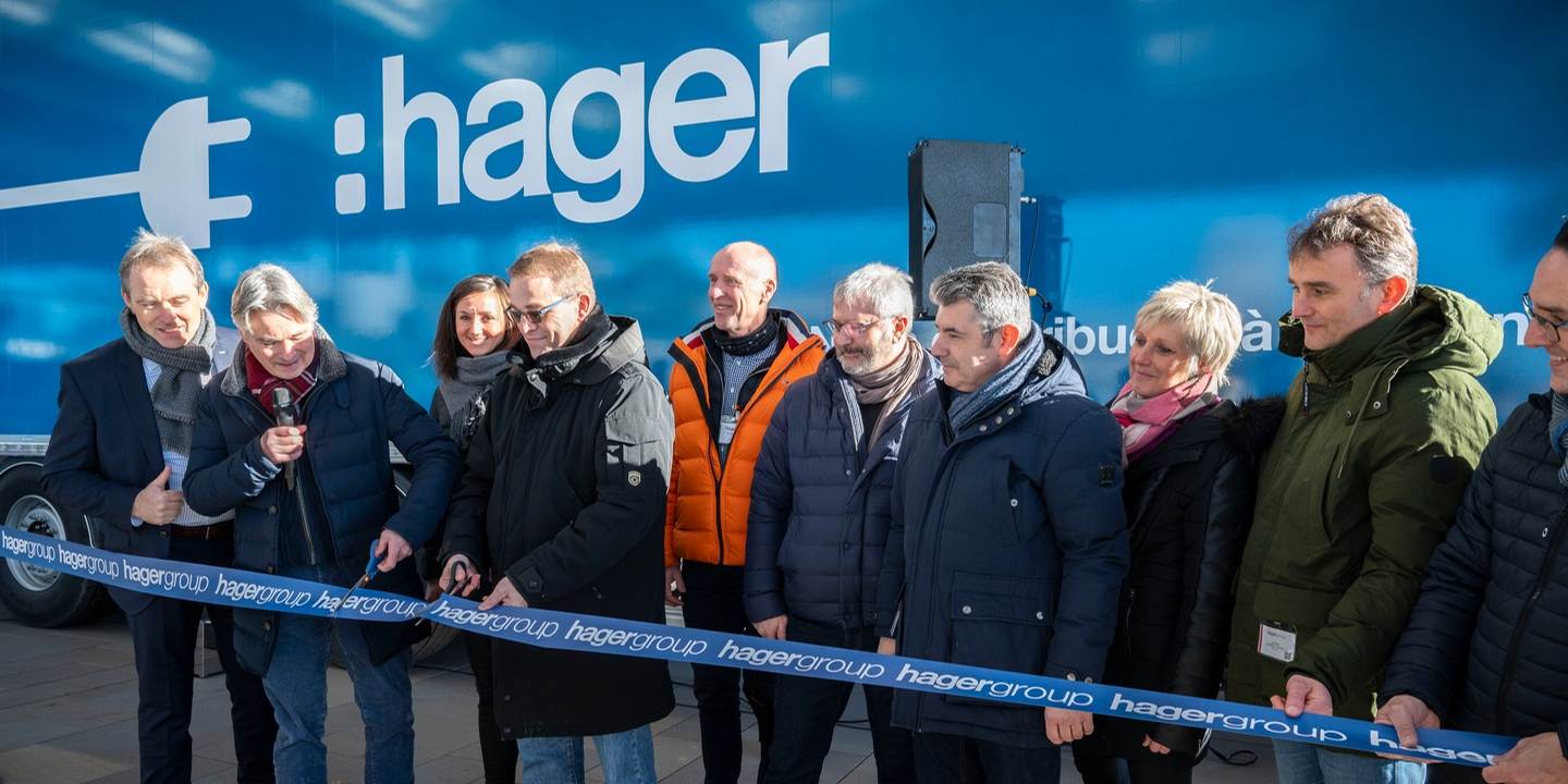 employees receive electric truck at hager obernai1