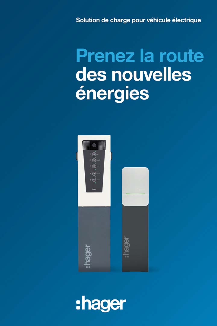 Publicité pour la solution de recharge de véhicules électriques de Hager avec deux modèles de chargeurs EV différents sur fond bleu