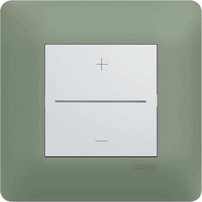 appareillage mural essensya de Hager, plaque botanic WE541 et poussoir connecté WE070