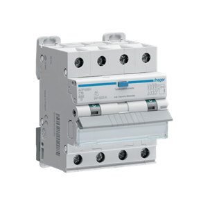 Vista tre quarti dell'interruttore magnetotermico differenziale ADP466H su sfondo bianco