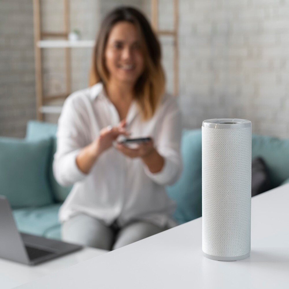 smart-home-speaker-digital-assistant-sq