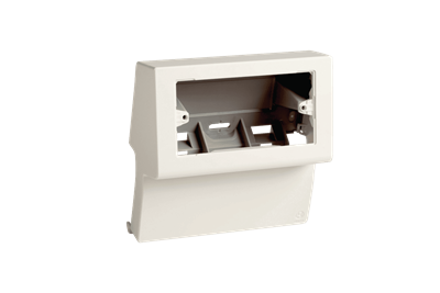 Scatola porta apparecchi universale bianca SBNI Bocchiotti su sfondo neutro