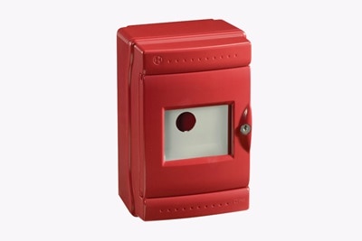 Vista a ¾ del centralino Pablo Emergenza IP65 CE 04 D22 R di colore rosso su sfondo neutro grigio.