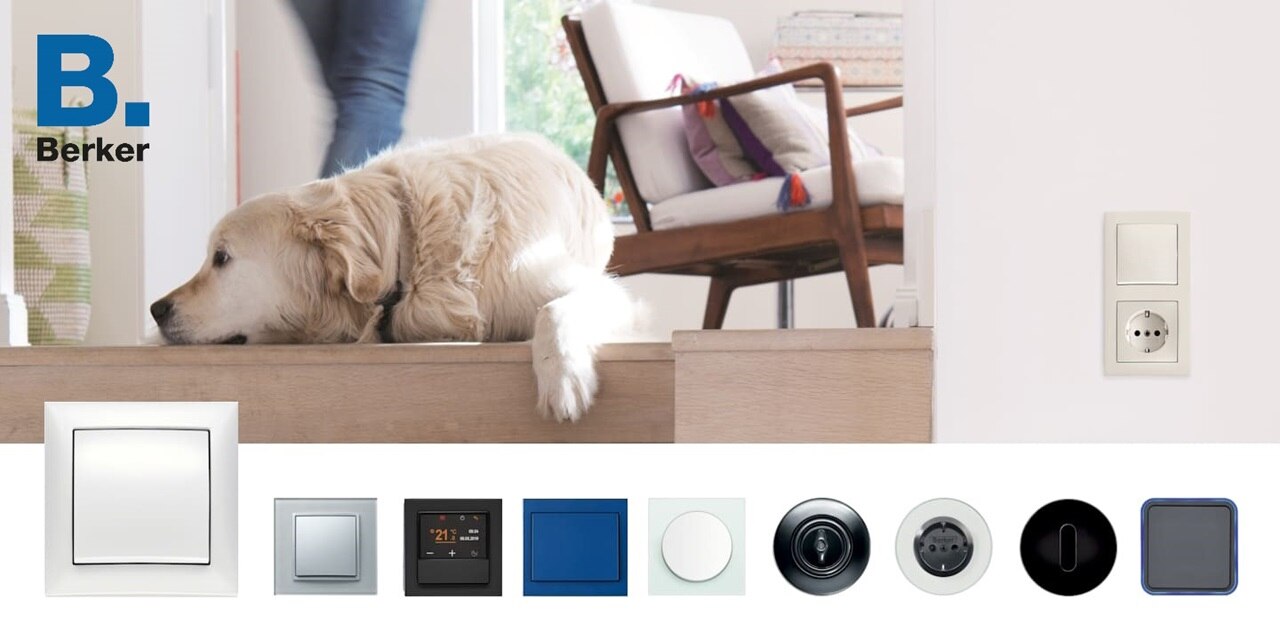 Interruttore e presa Berker S.1 di colore bianco installato su una parete bianca, in un ambiente residenziale con cane accucciato in primo piano. Nella parte inferiore sono mostrati diversi modelli e finiture di interruttori e placche Berker.