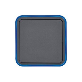 Vista frontale dell'interruttore della luce della serie di design Berker W.1 con illuminazione del bordo blu in antracite/nero su sfondo bianco