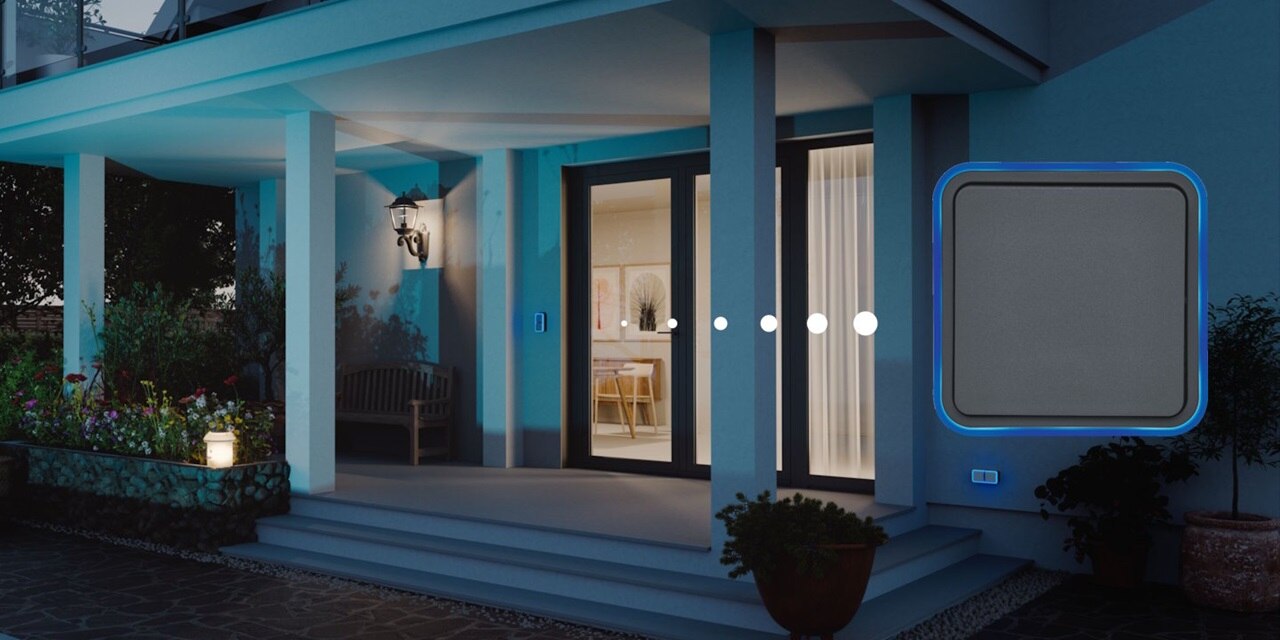 Esempio installativo interruttori e prese da esterno Hager W.1 con elemento grafico che evidenzia l'interruttore frontale retroilluminato