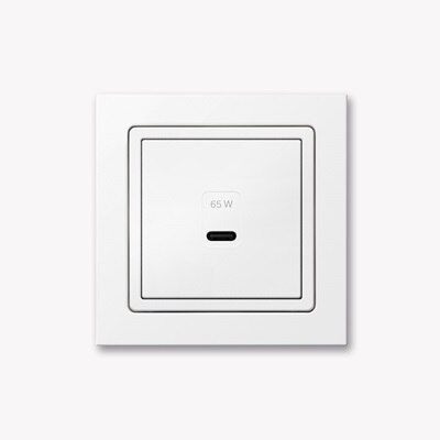 Vista frontale della presa di ricarica USB Berker Q.3 da 65 watt, con una porta USB-C e cornice bianca su sfondo neutro.