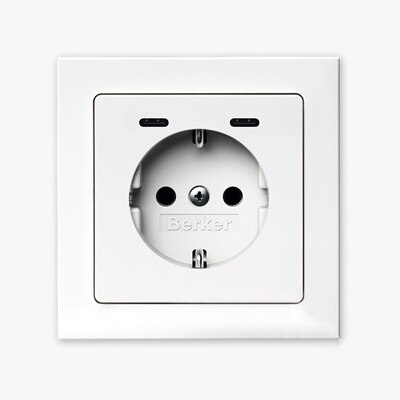 Vista frontale della presa tipo shuko Berker Q.3 con 2 porte di ricarica USB-C e cornice bianca su sfondo neutro