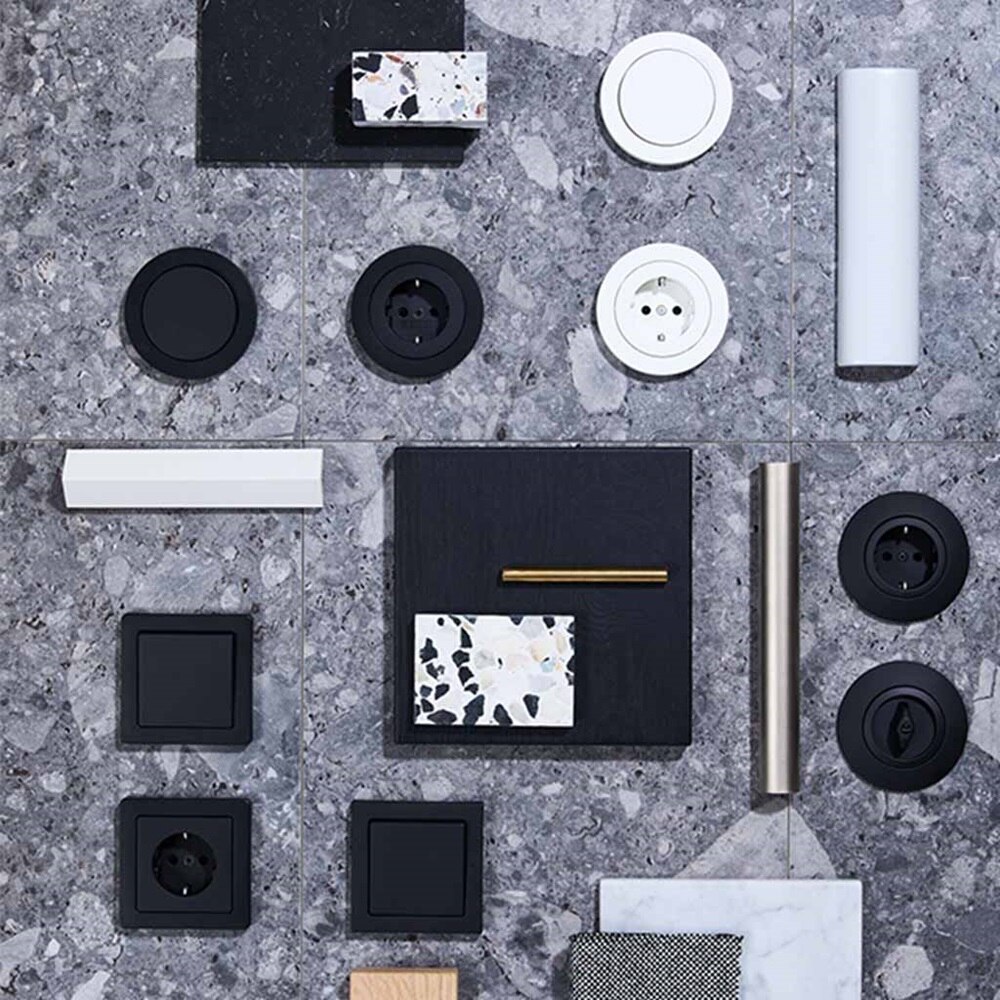 Composizione di interruttori e prese Berker di diverse serie nei toni del bianco e del nero con finitura mat realizzati in Manifattura per un progetto dedicato