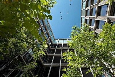 hager-lifestyle-pic-brand-009-building-trees-birds-6048x8064px-CC-en-11-2025_1080x720