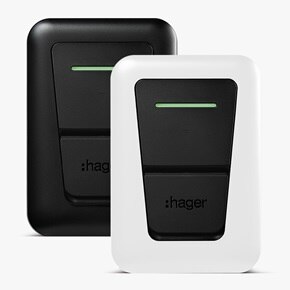 laadpaal met wit deksel en laadpaal met zwart deksel