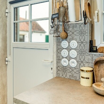 Schakelaars en stopcontacten retro Serie 1930 wit in keuken