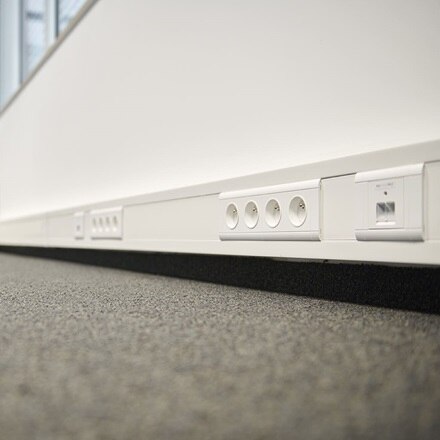 ecoline stopcontacten, dataconnectoren cat. 6A en kabelgoten van Hager