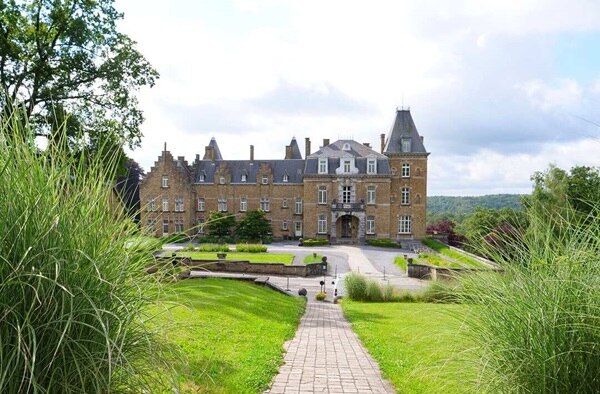 Domaine de Ronchinne gebouw met tuin